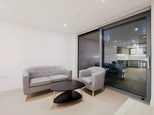 1 Bedroom 1 Bathroom Flat 8