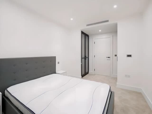 1 Bedroom 1 Bathroom Flat 8