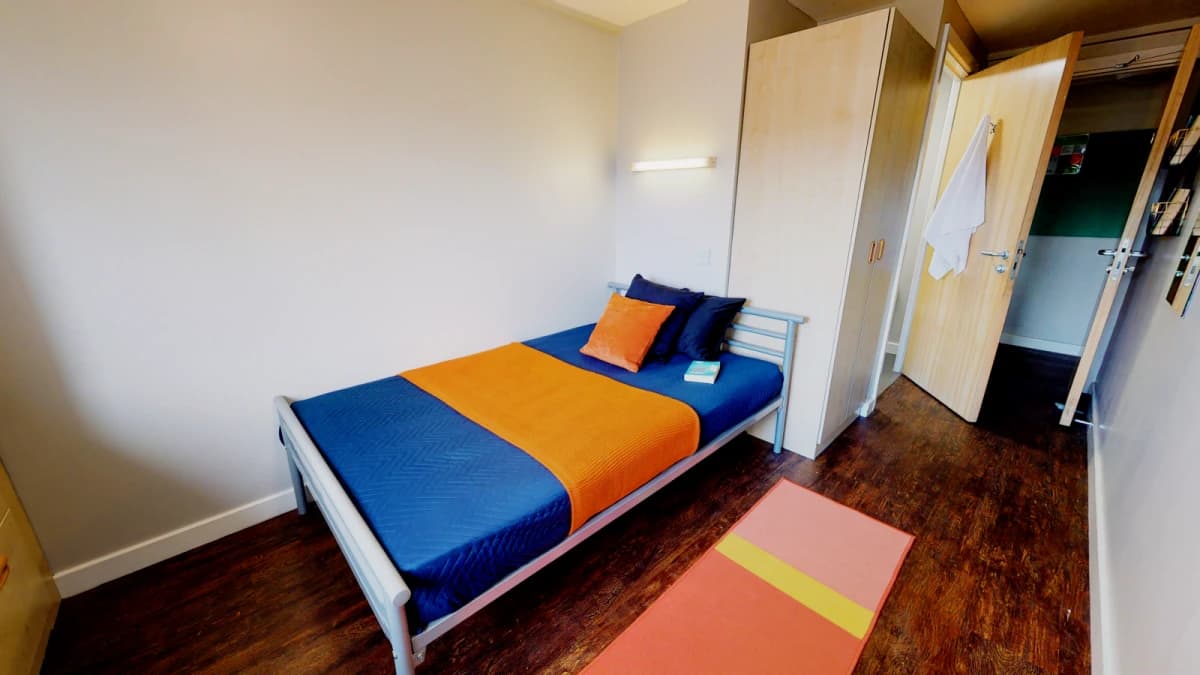 iQ Grosvenor House image 2