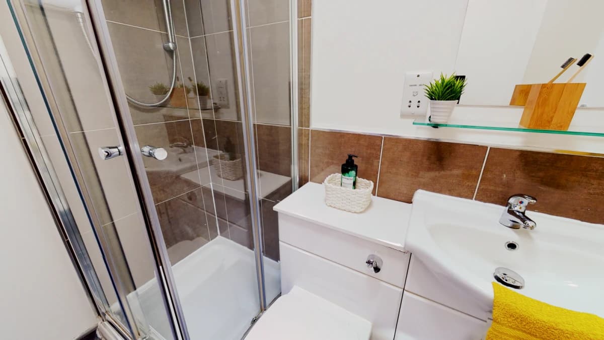 iQ Grosvenor House image 5