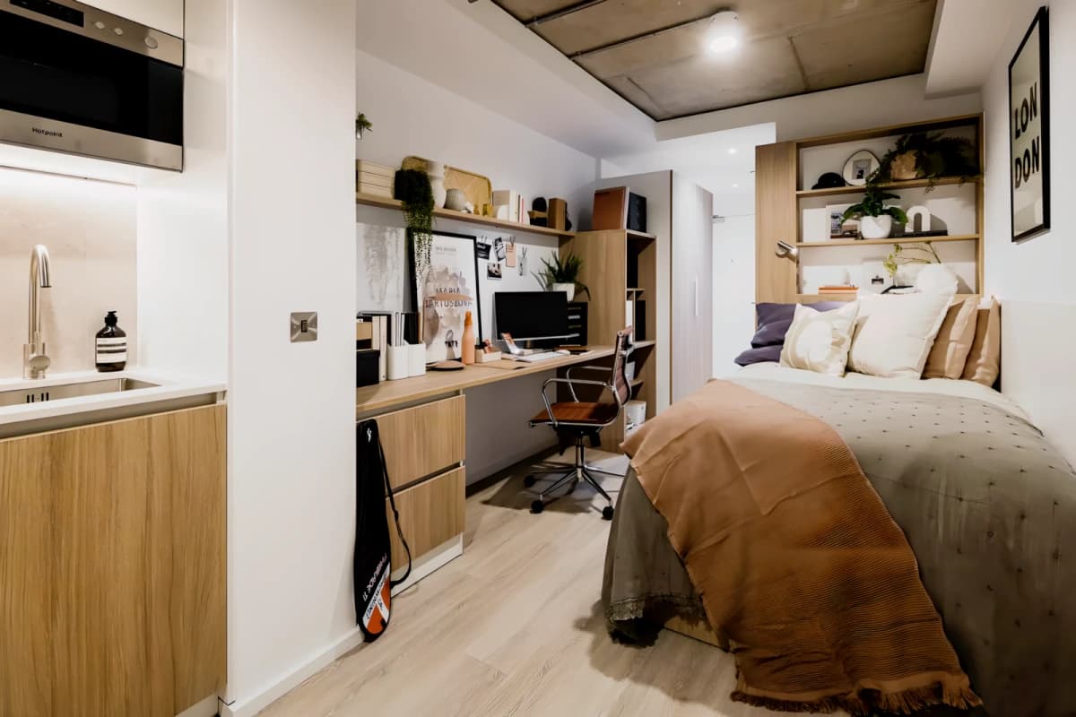 Gob Wembley Arthur House image 2