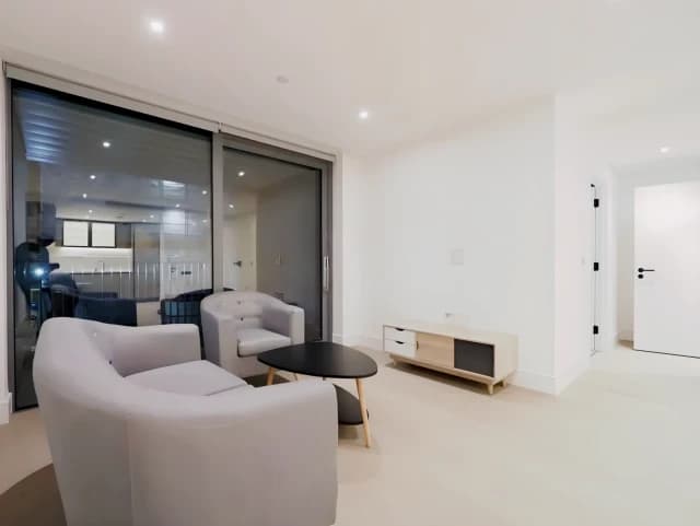 1 Bedroom 1 Bathroom Flat 8