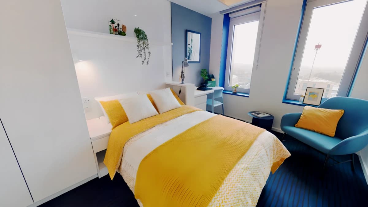 iQ Brighton image