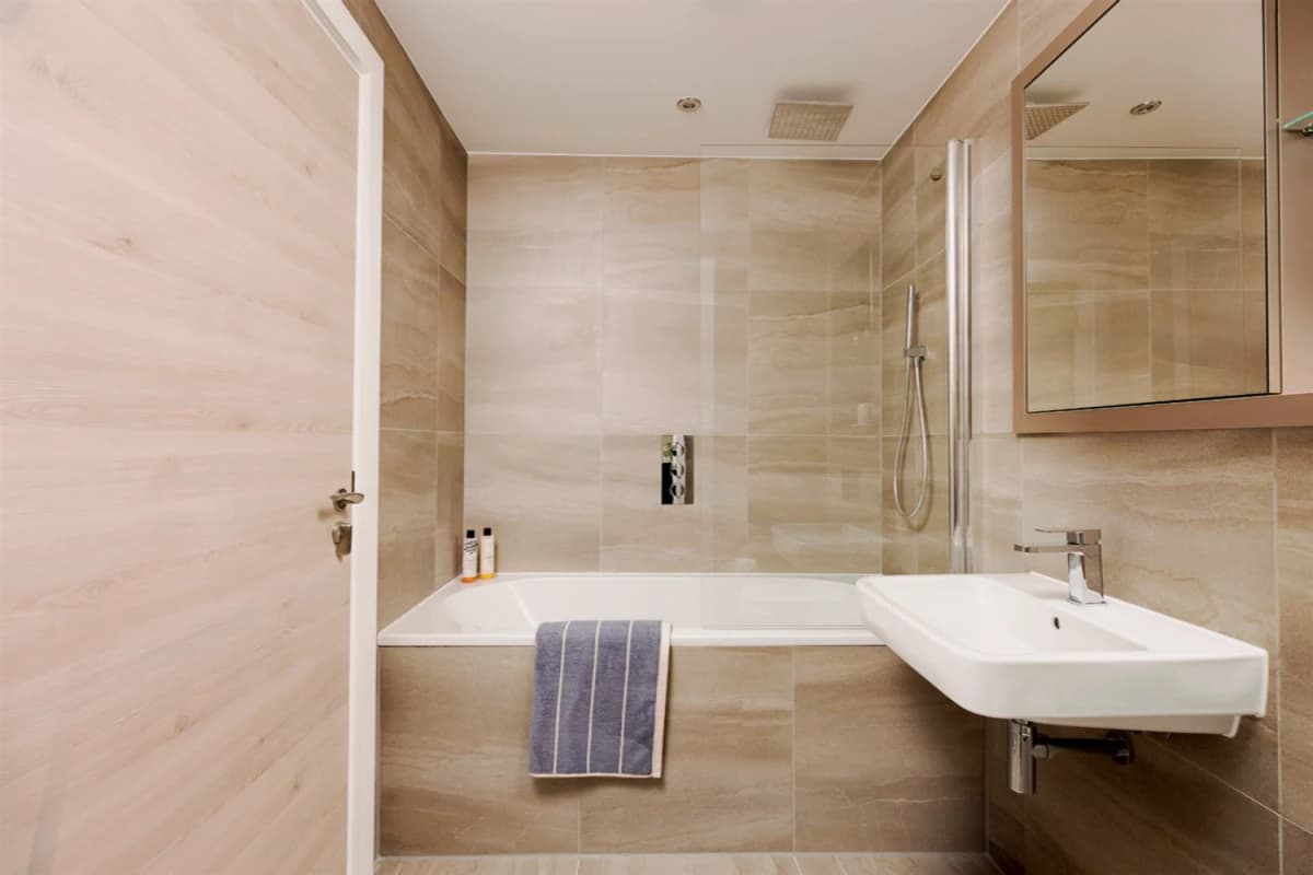 2 Beds 2 baths