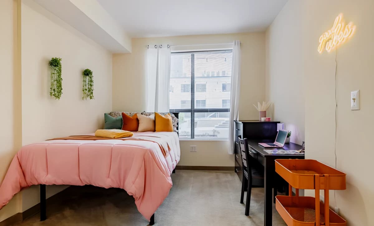 4 Bed 2 Bath Private