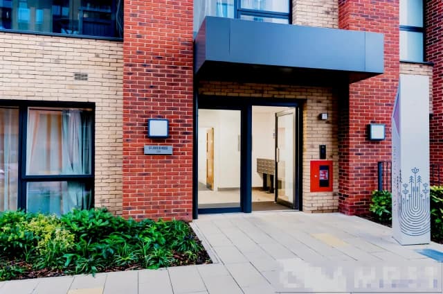 CM-Colindale Gardens image 2