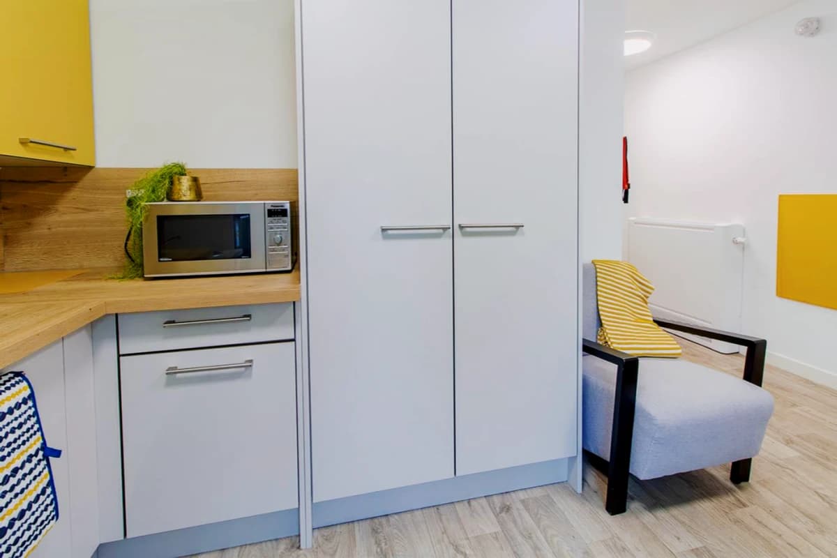 Deluxe Accessible Studio
