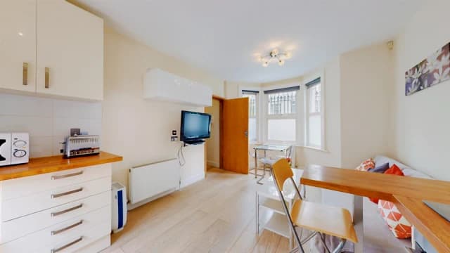 2 Bed 2 Bath, Flat 1, 27