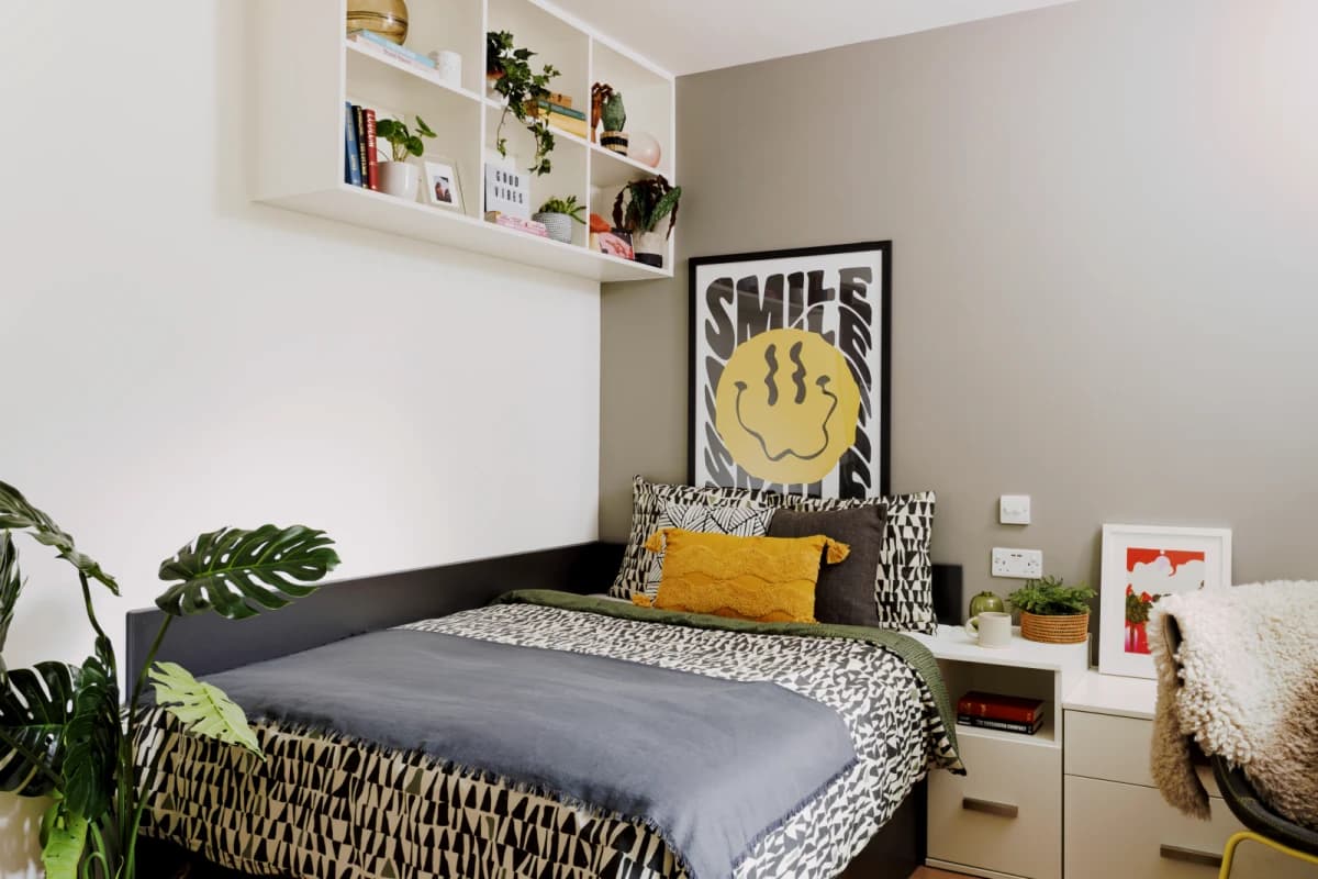 PARTLY ACCESSIBLE STUDIO