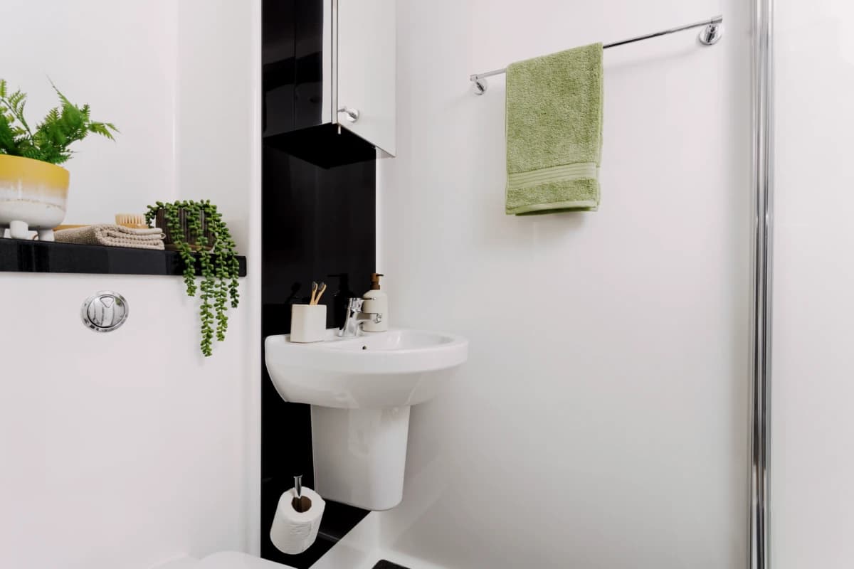 Large Ensuite