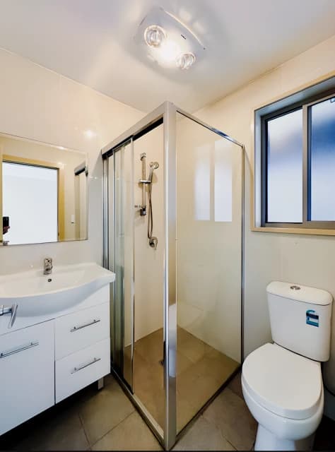 3 bed 2 bath-Master room