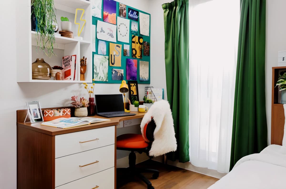 NON ENSUITE: TWO BED FLAT