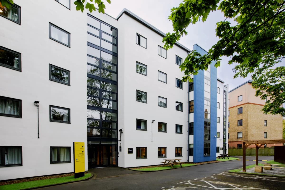 Station Court image 3
