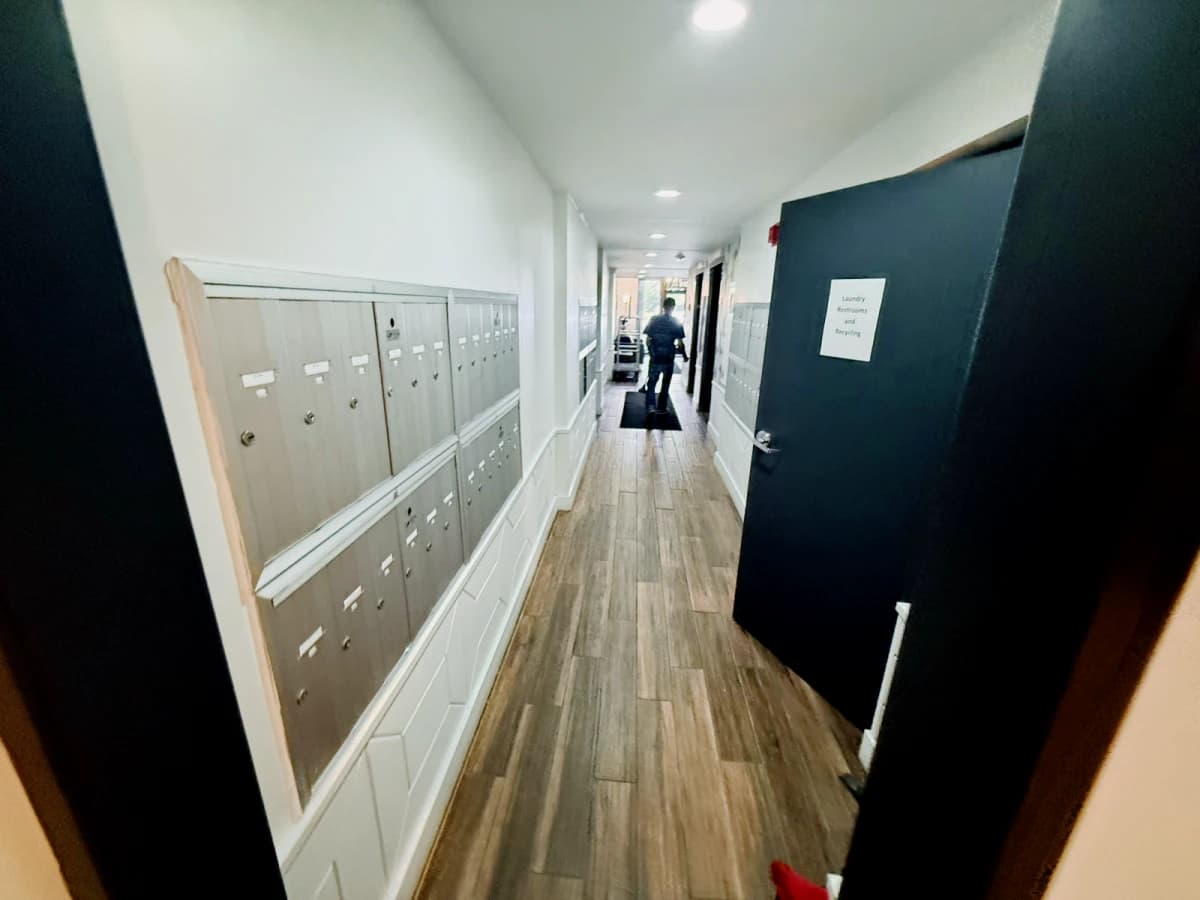 400 Maynard image