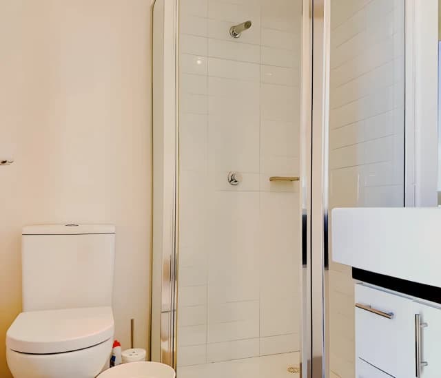 2b2b-Master bedroom single occupancy
