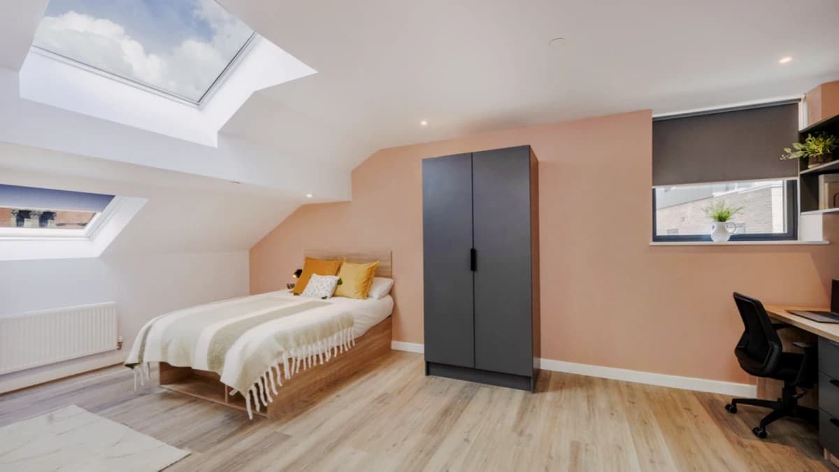 Headrow Court image