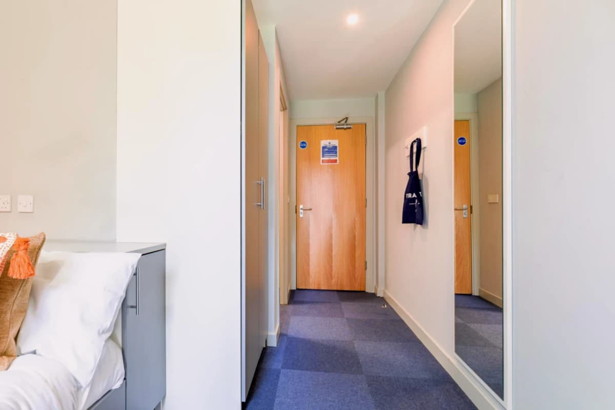 Bronze En Suite