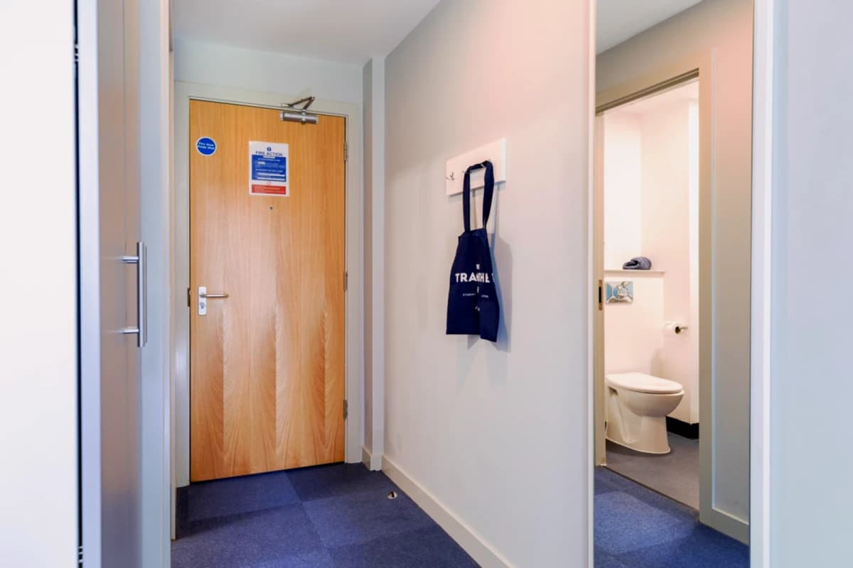 Silver En Suite