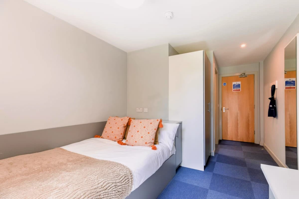 Silver En Suite