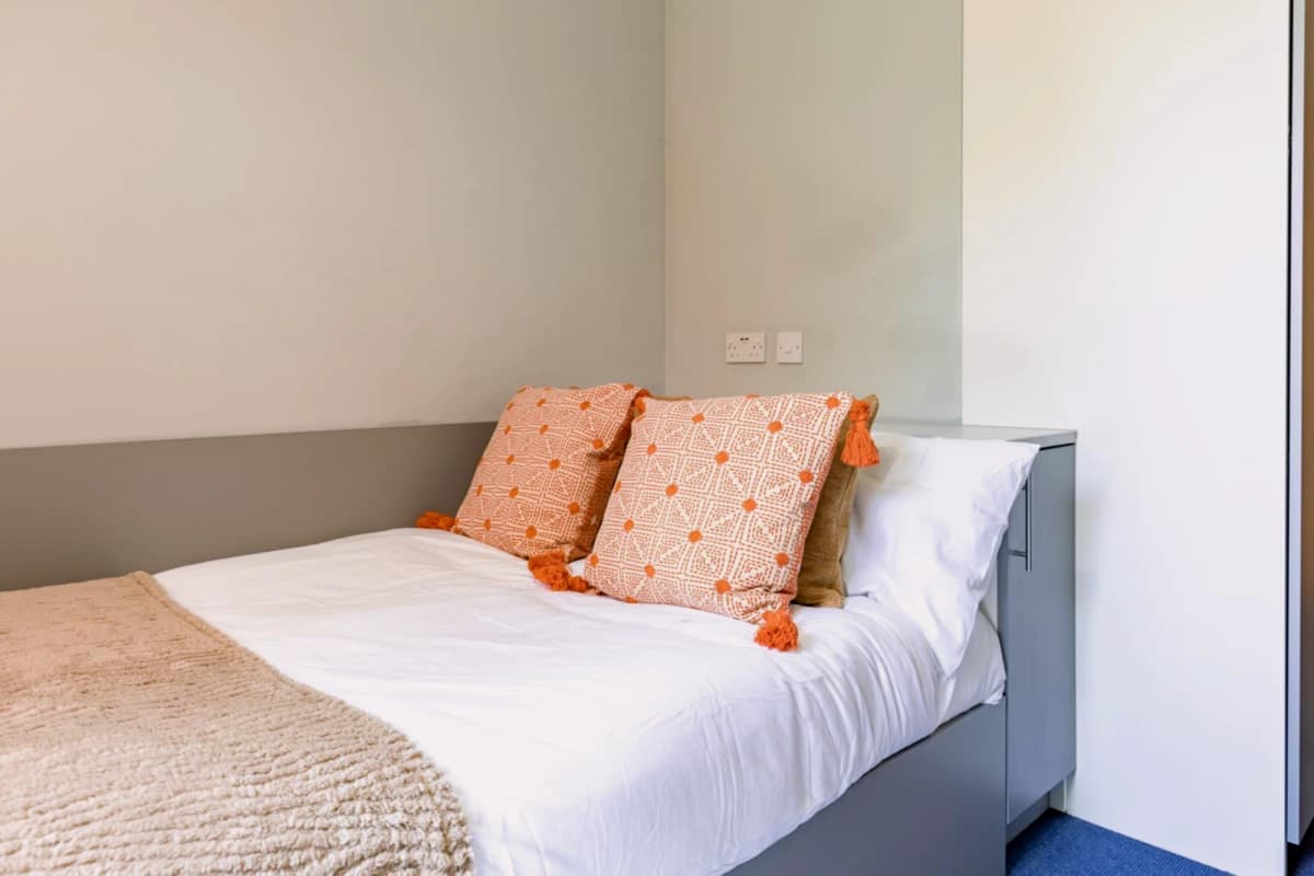 Silver En Suite