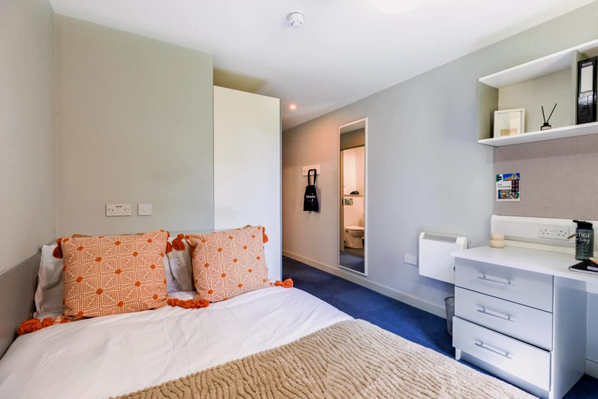 Silver En Suite