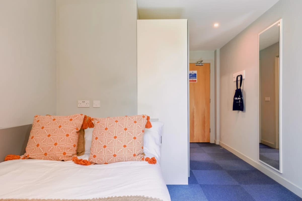 Silver En Suite