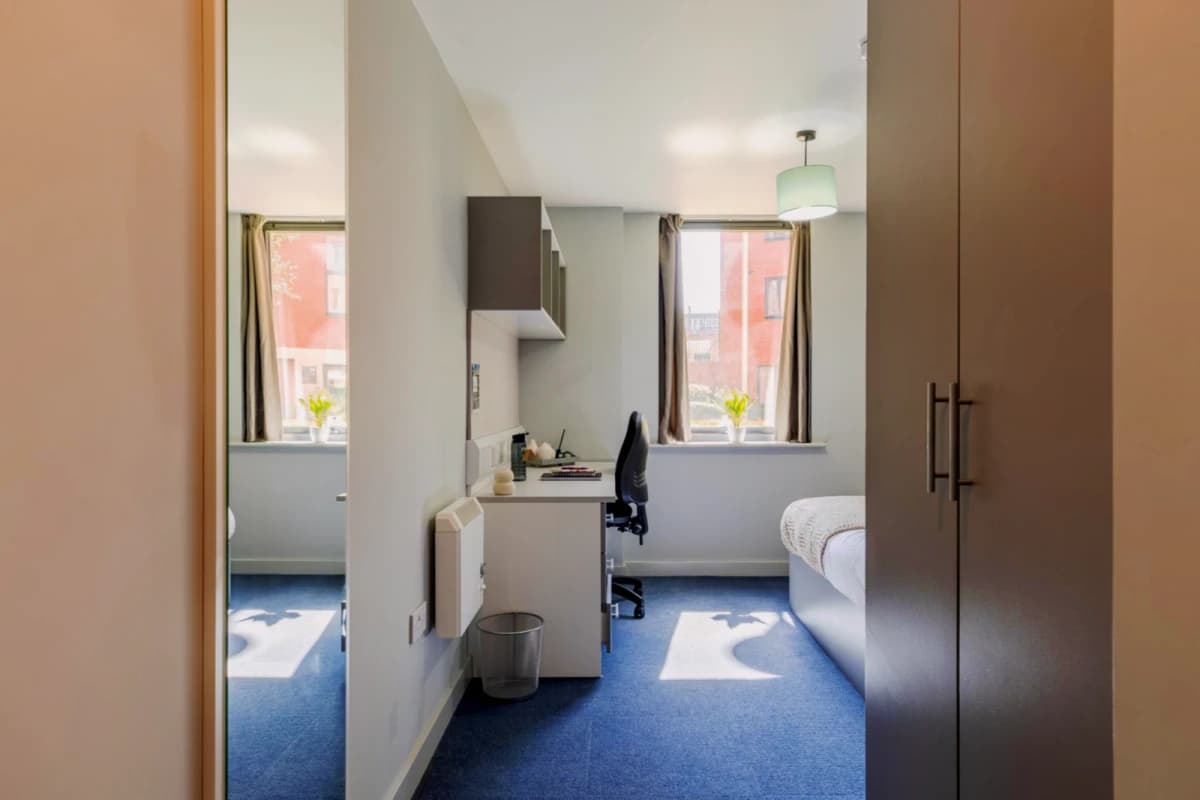 Silver En Suite