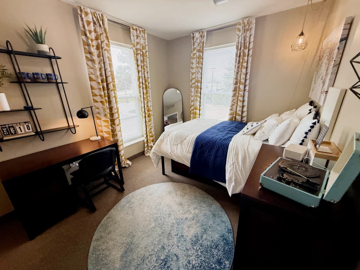 The Courtyards Student Apartments image