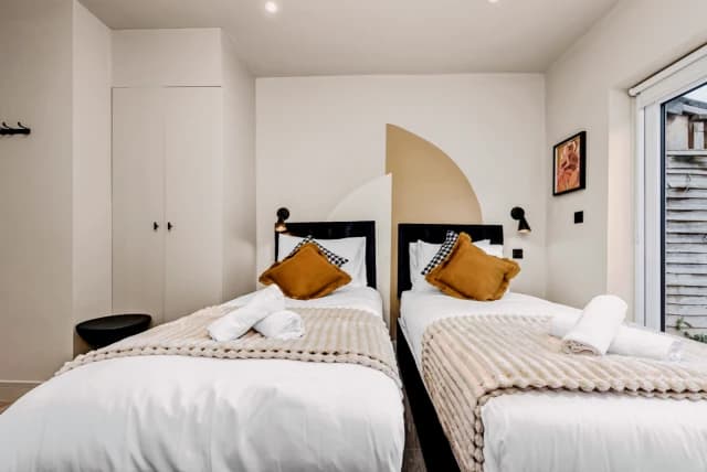 Posh Studio Stay with Functional Kitchenette