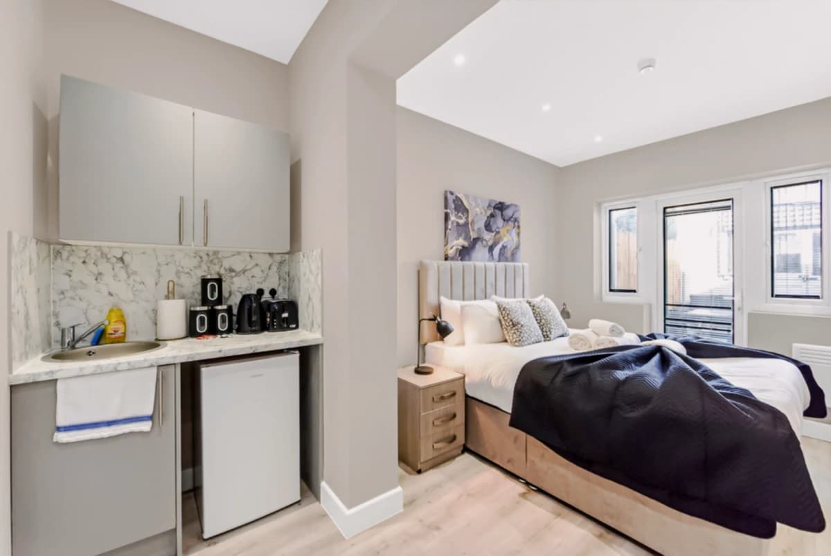 The Hub Studio – Solo Comfort, Shared Style