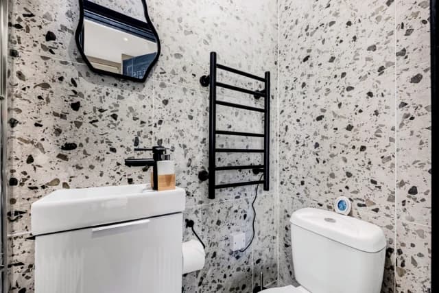 Beautifully Designed Studio with Full Kitchen