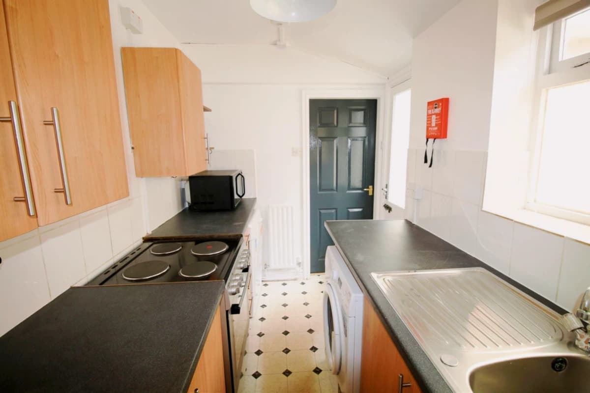 4 Bed 1 Bath