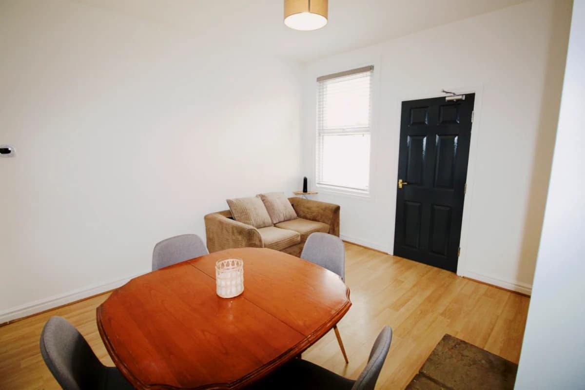 77 Canwick Road image 3