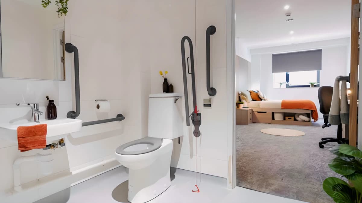 Gold En Suite