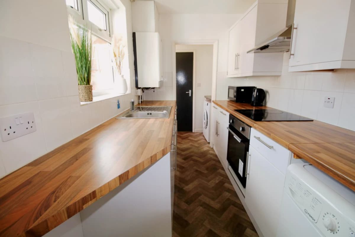 5 Bed 2 Bath