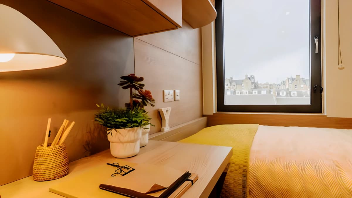 Bronze En Suite