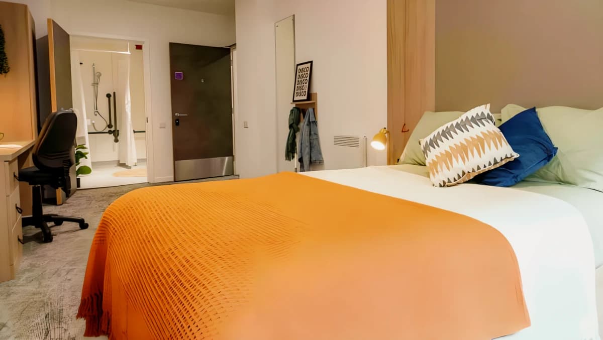 Gold En Suite