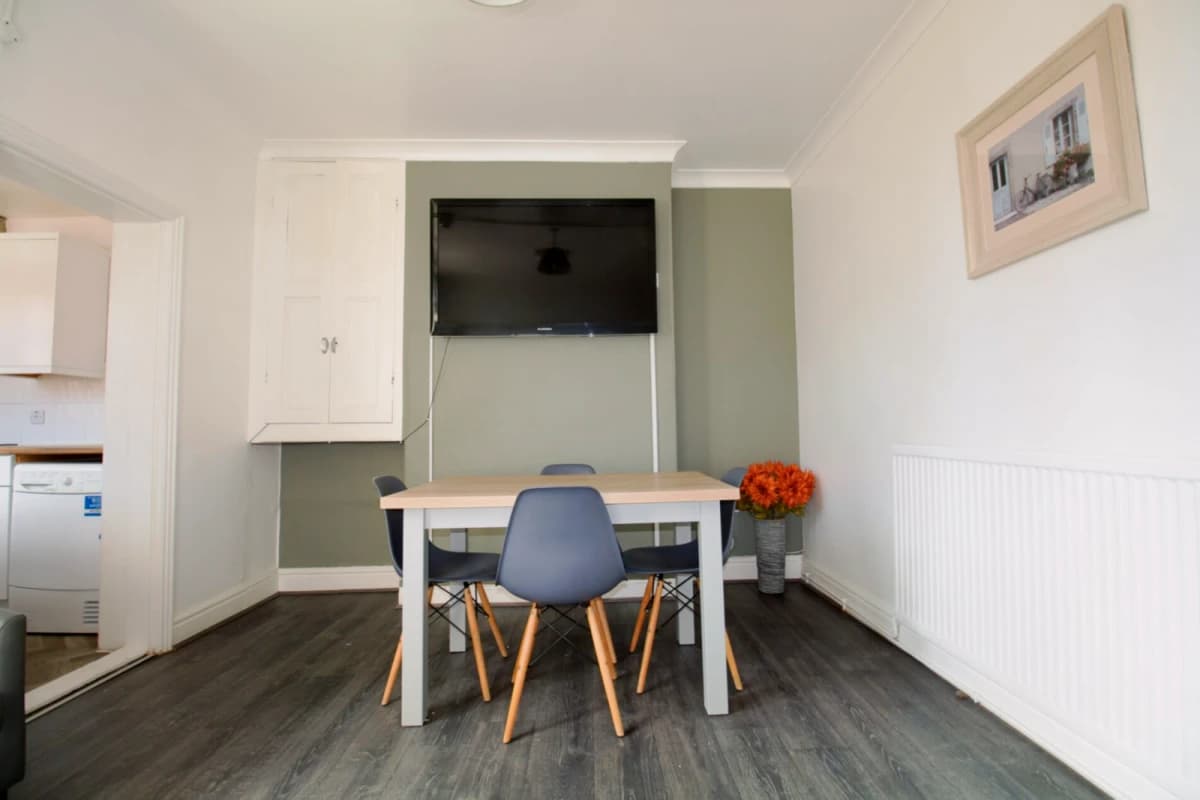 56 Foster Street image 3