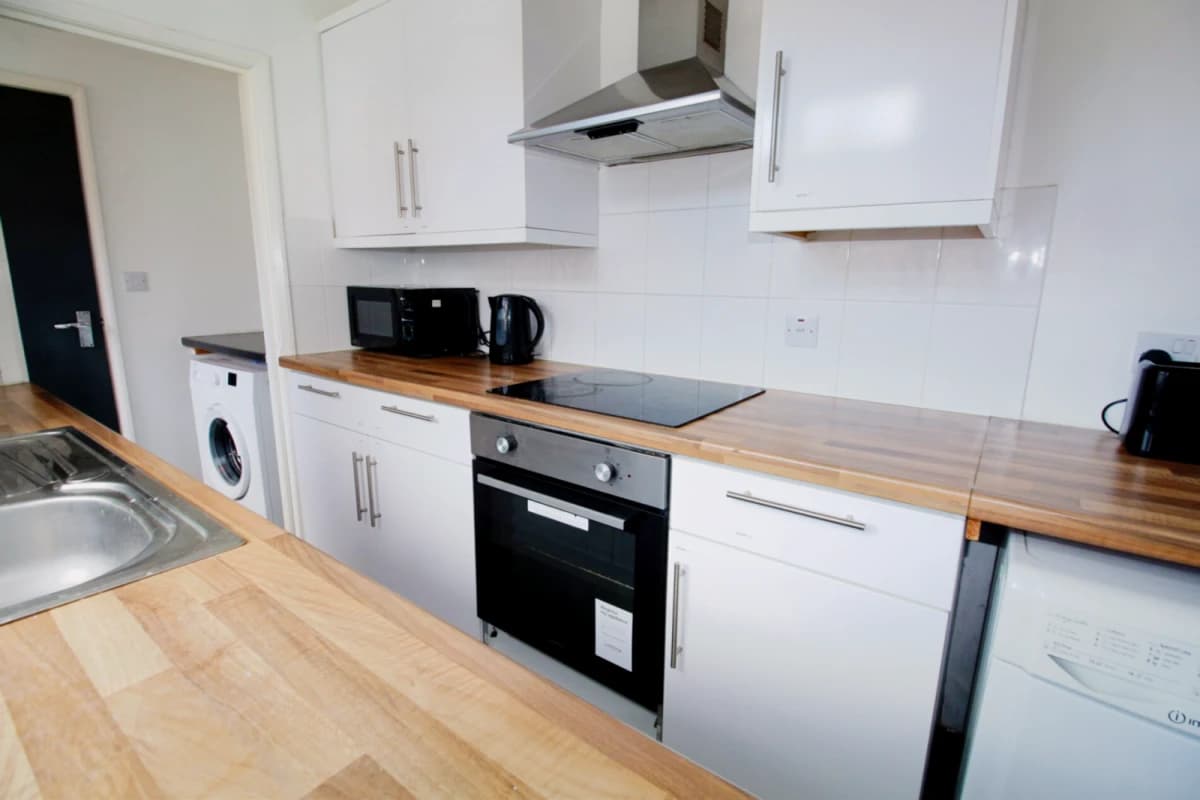 5 Bed 2 Bath