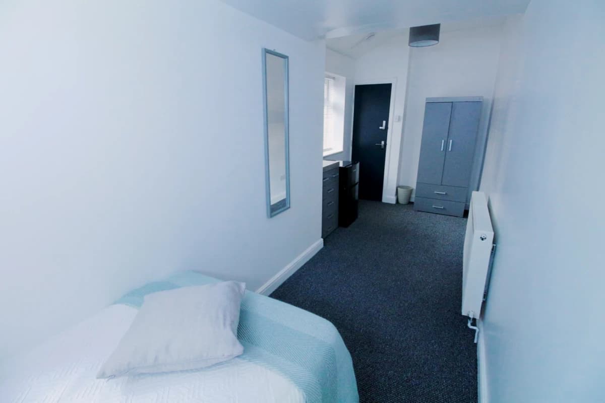 5 Bed 1 Bath