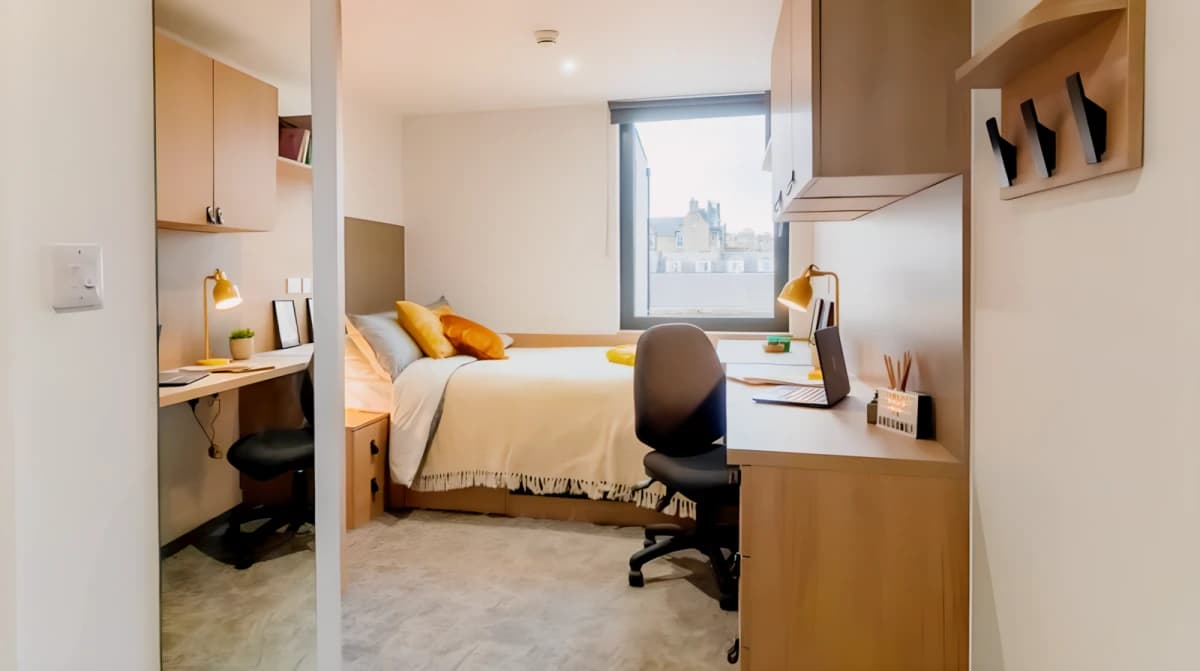 Silver En Suite