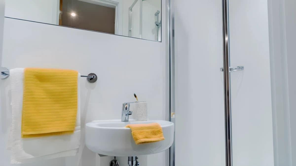 Silver En Suite