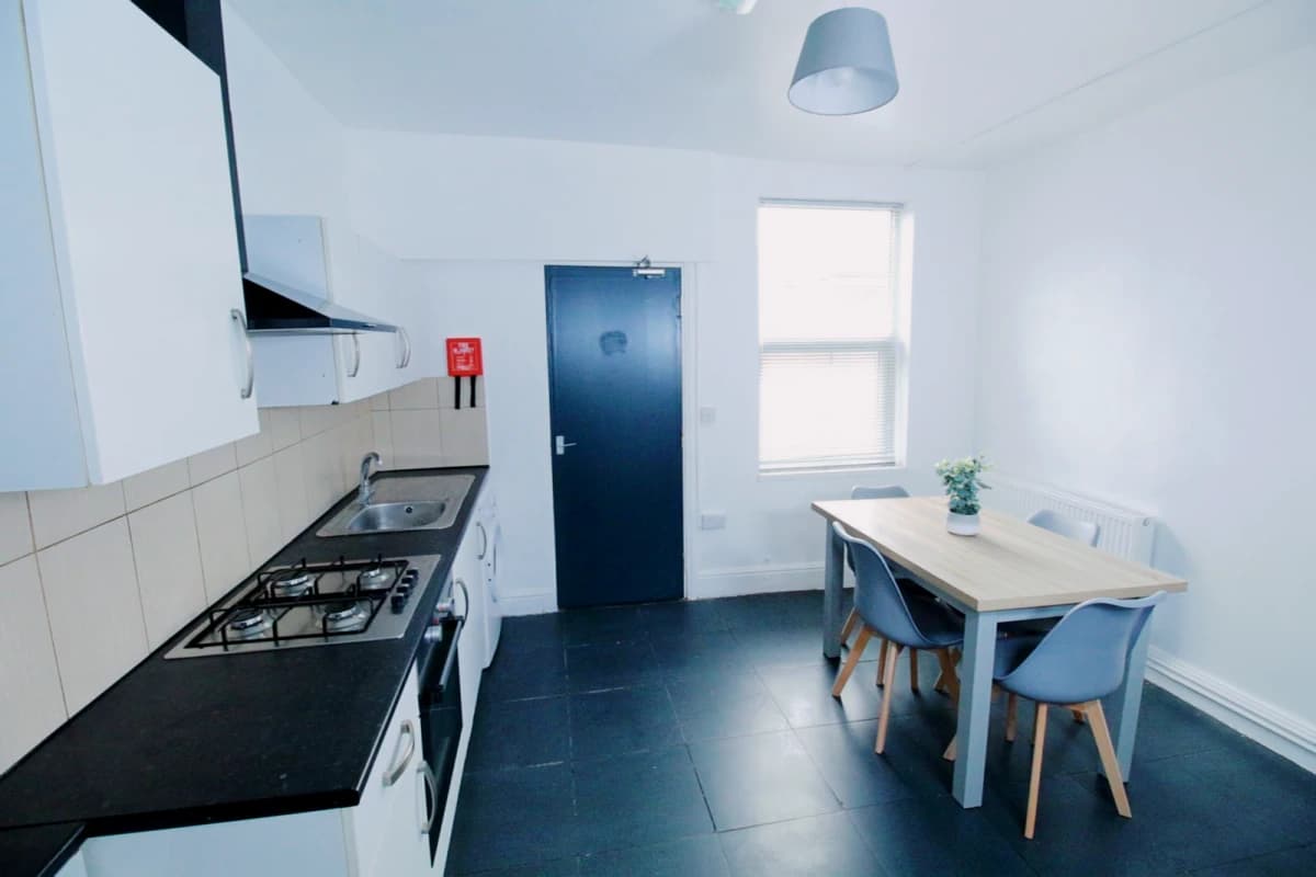 5 Bed 1 Bath