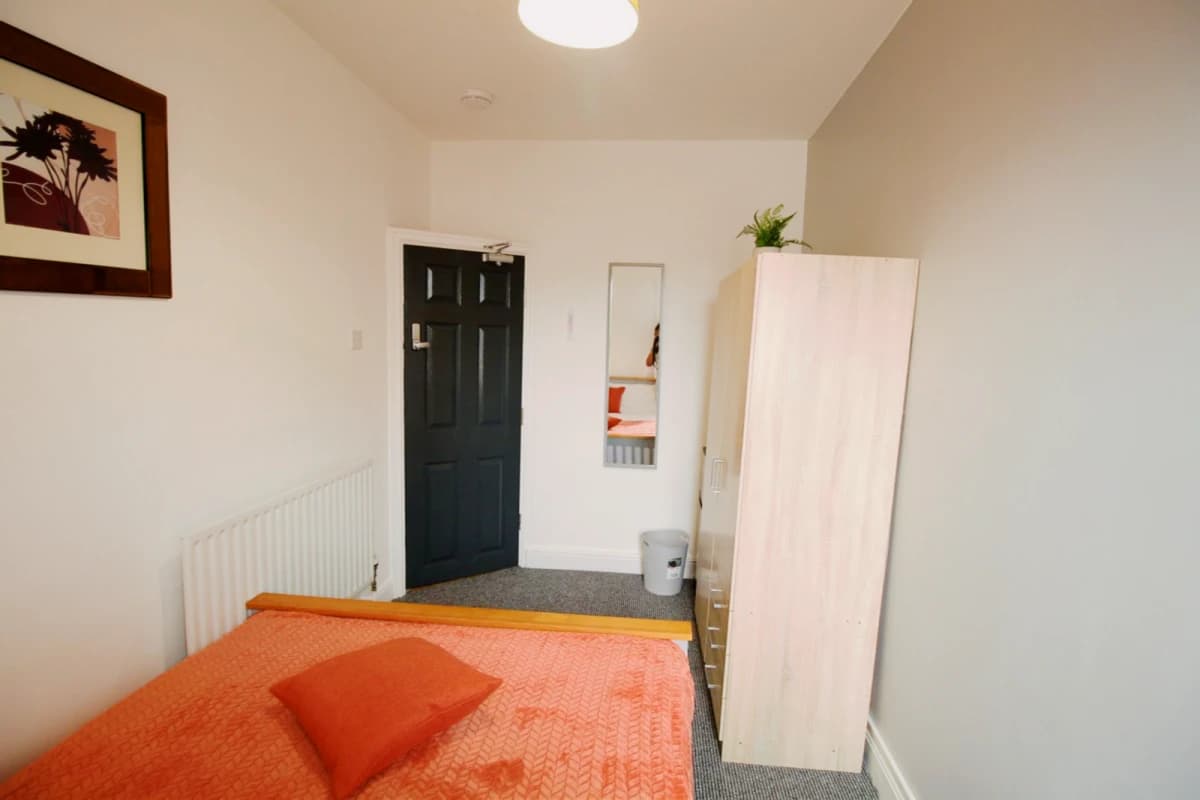 4 Bed 1 Bath