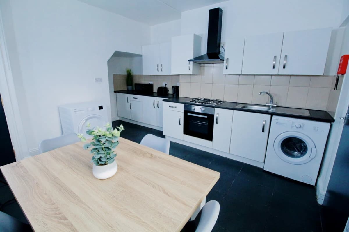 5 Bed 1 Bath