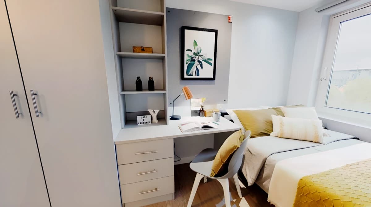 iQ Broderick House image 2