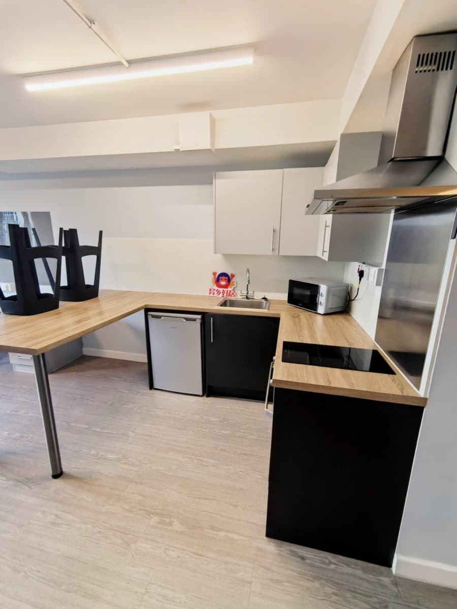 iQ Parker House image