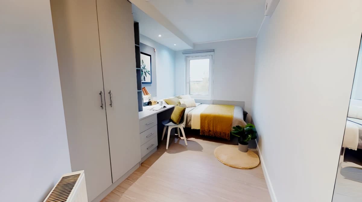 iQ Broderick House image 3