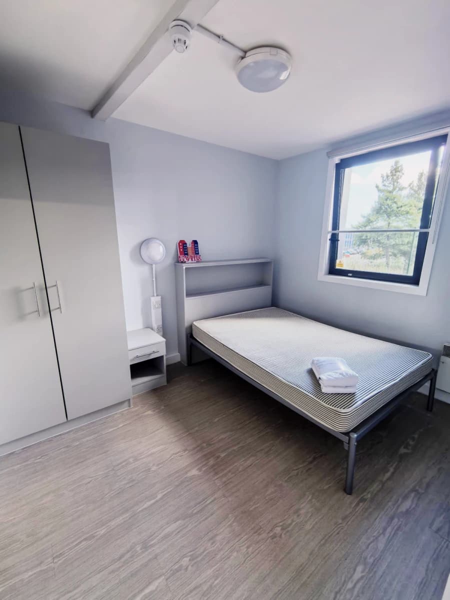 iQ Parker House image