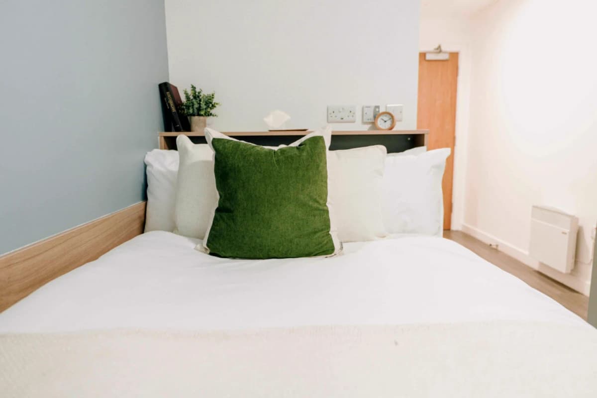 Silver En Suite